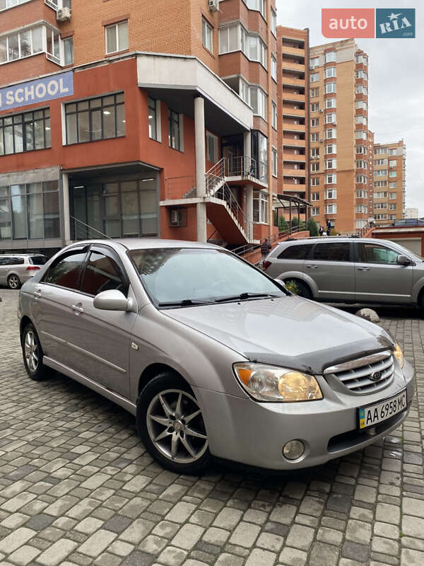 Kia Cerato 2004