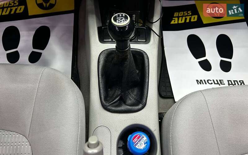 Седан Kia Cerato 2005 в Черновцах