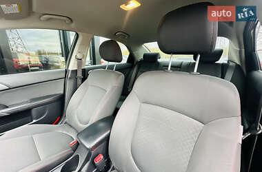 Седан Kia Cerato 2011 в 