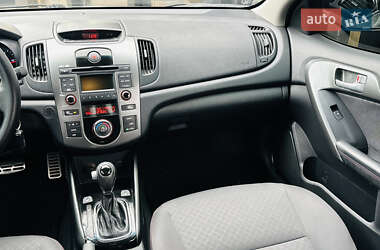 Седан Kia Cerato 2011 в 