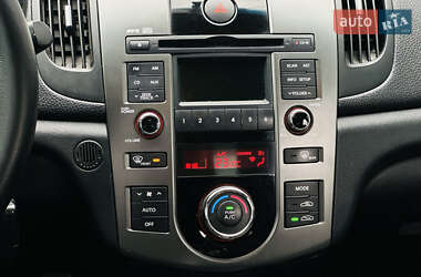 Седан Kia Cerato 2011 в 