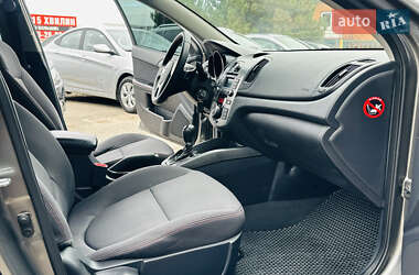 Седан Kia Cerato 2011 в 