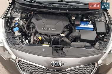 Седан Kia Cerato 2013 в 