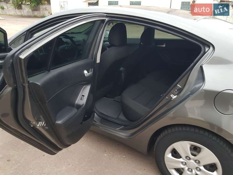 Седан Kia Cerato 2013 в Києві