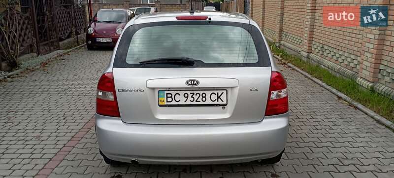 Хетчбек Kia Cerato 2006 в Стрию