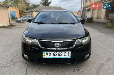Седан Kia Cerato 2010 в Ромнах