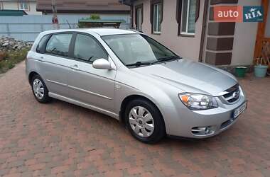 Хэтчбек Kia Cerato 2006 в  фото 2 Хэтчбек Kia Cerato 2006 в