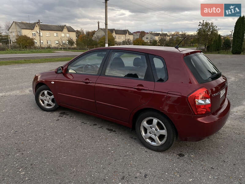 Хетчбек Kia Cerato 2006 в Дубні