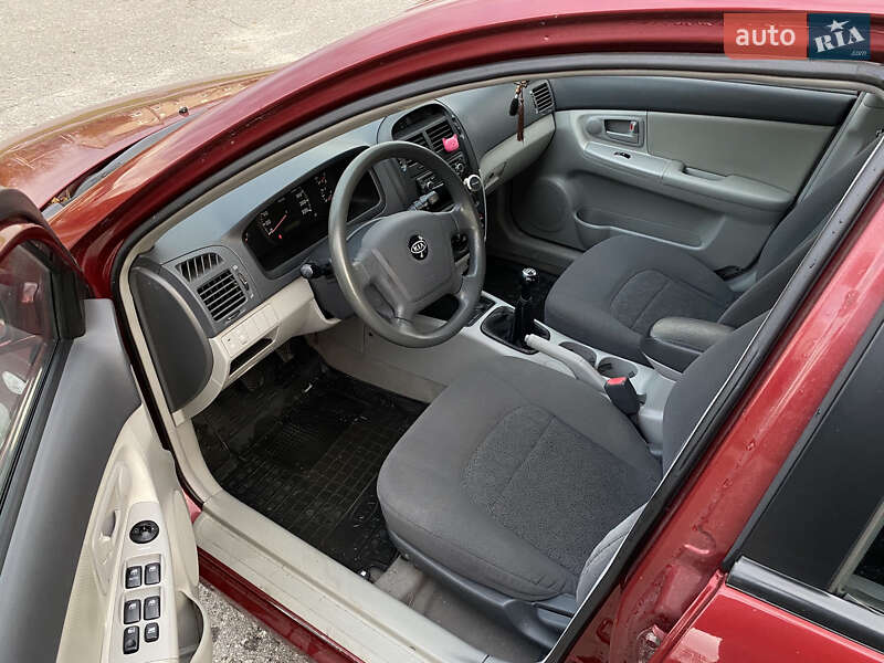 Хетчбек Kia Cerato 2006 в Дубні