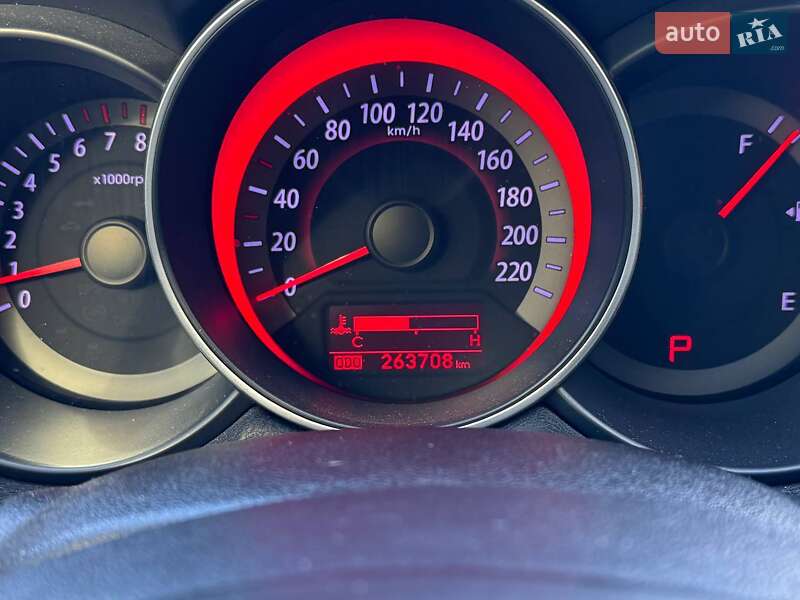 Седан Kia Cerato 2011 в Киеве