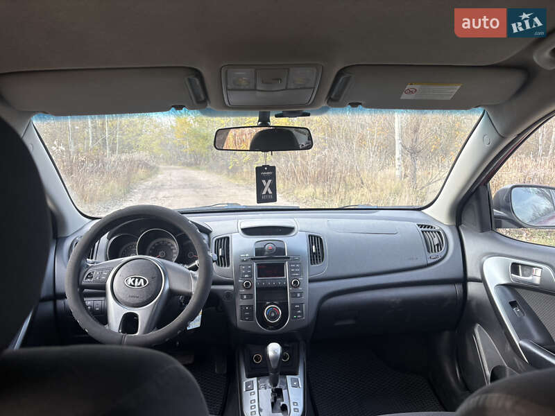 Седан Kia Cerato 2010 в Киеве