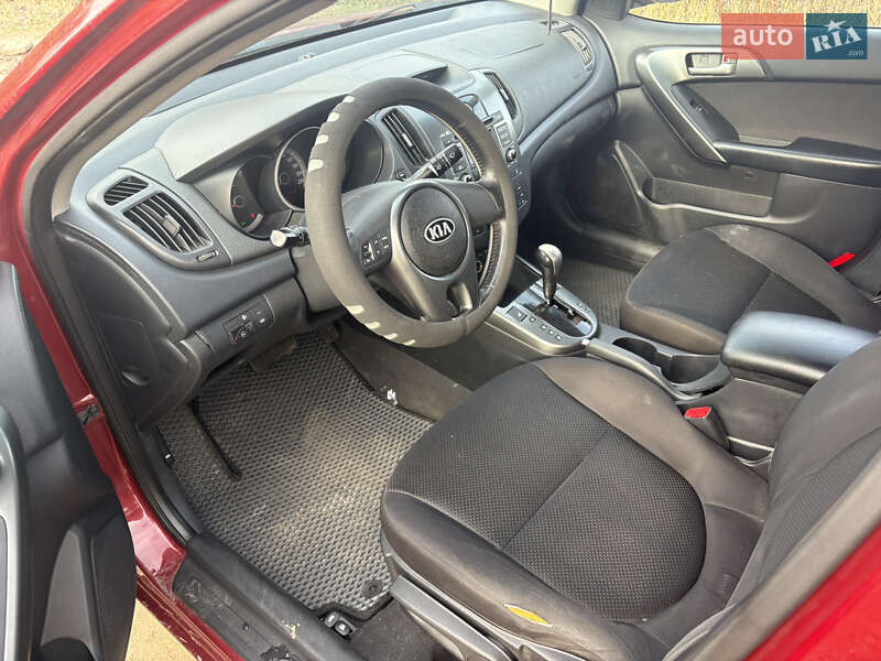 Седан Kia Cerato 2010 в Киеве