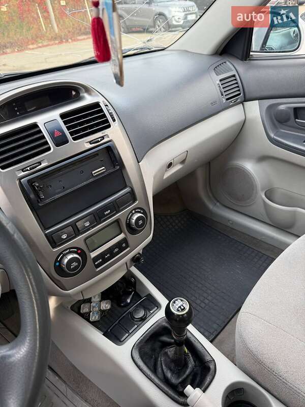 Седан Kia Cerato 2005 в Киеве