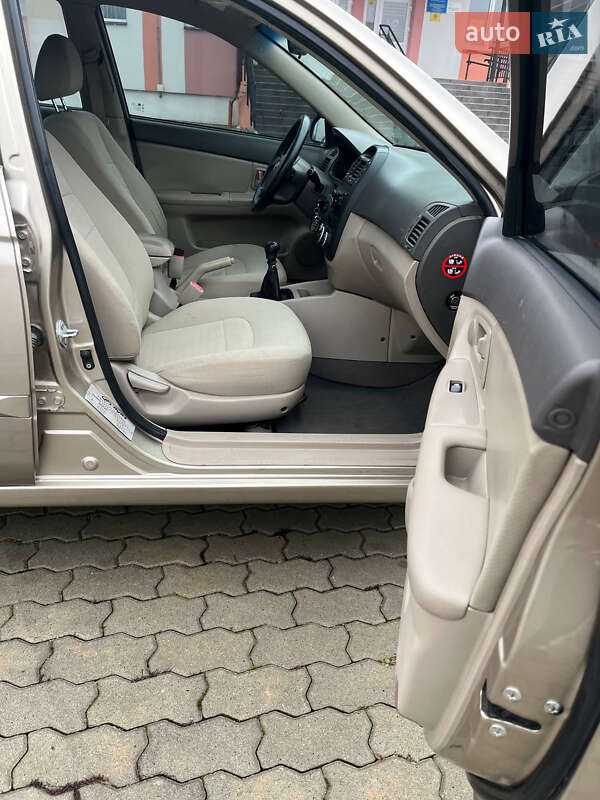 Седан Kia Cerato 2008 в Городке