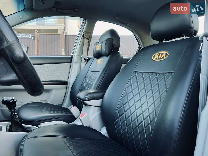 Седан Kia Cerato 2007 в Черновцах