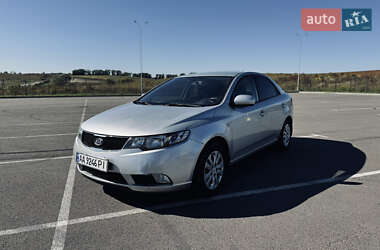 Седан Kia Cerato 2010 в Ровно