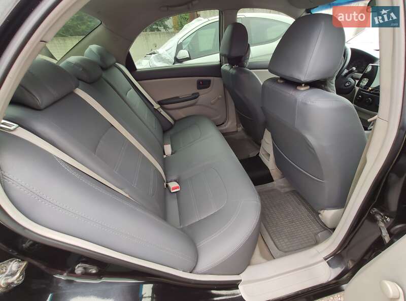 Седан Kia Cerato 2006 в Днепре