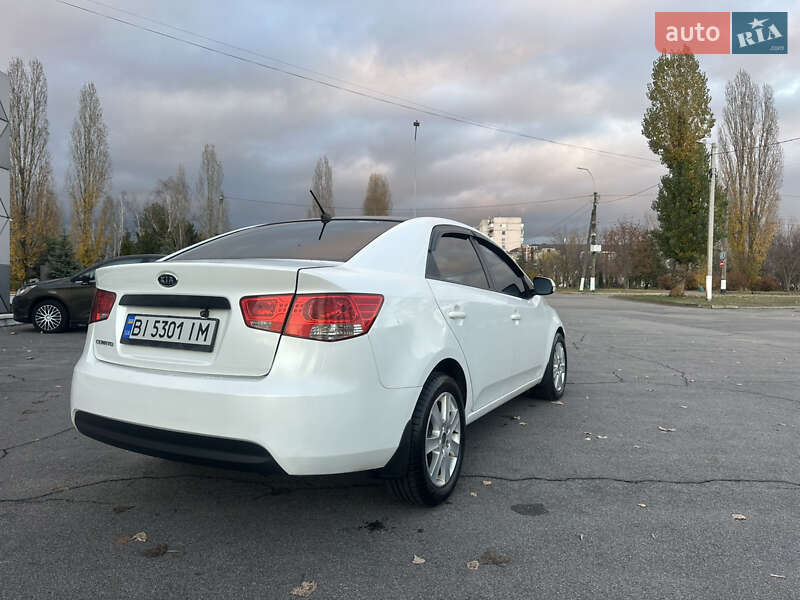 Седан Kia Cerato 2011 в Горишних Плавнях