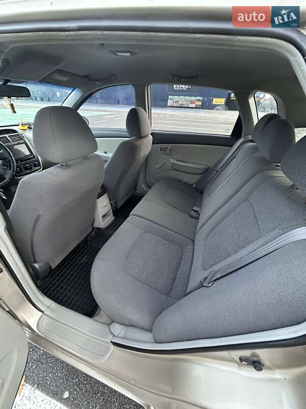 Хэтчбек Kia Cerato 2006 в Киеве