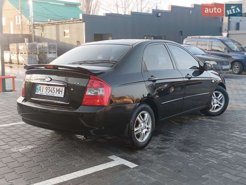 Седан Kia Cerato 2006 в Новом Буге