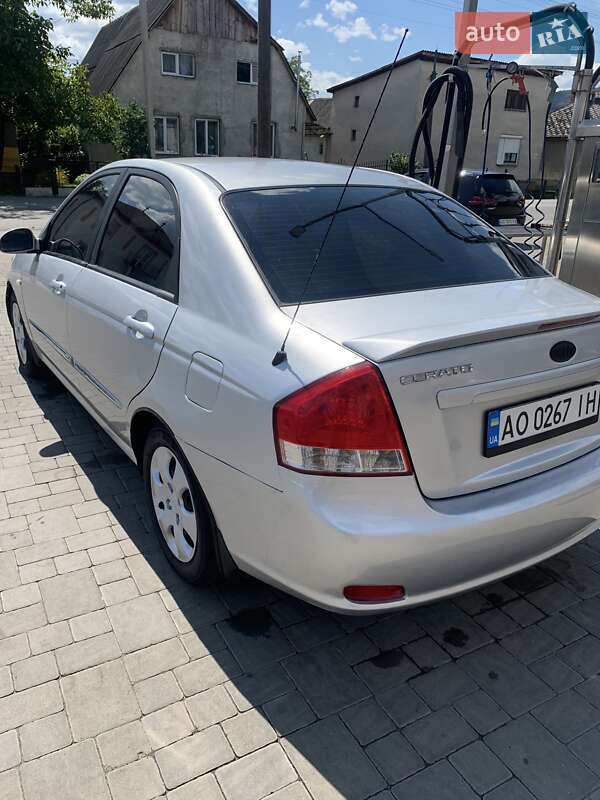 Седан Kia Cerato 2008 в Ужгороде