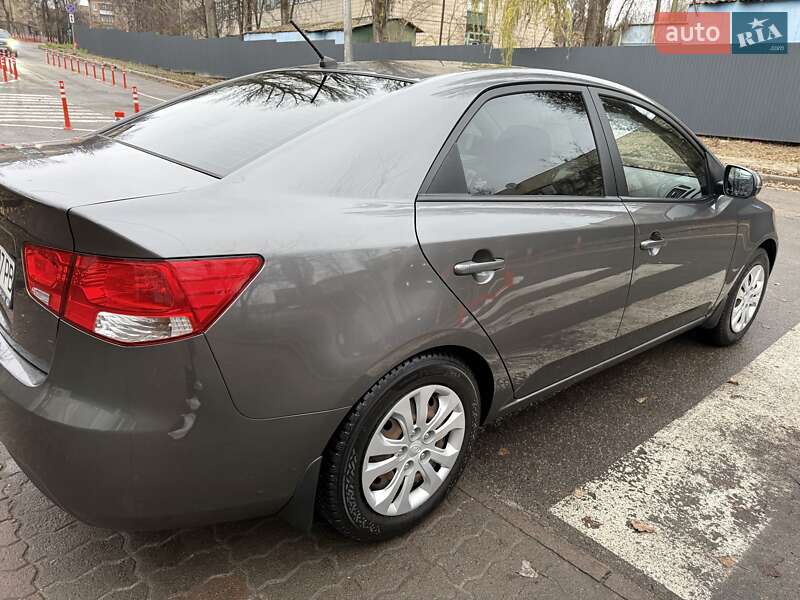 Седан Kia Cerato 2012 в Киеве