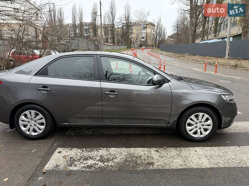 Седан Kia Cerato 2012 в Киеве