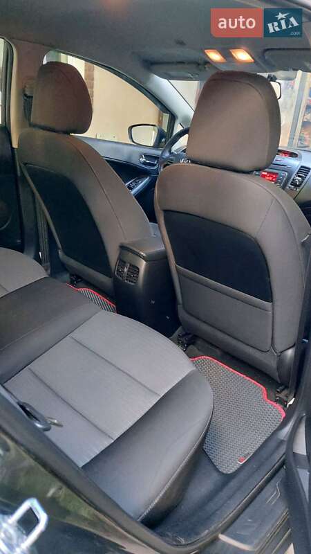 Седан Kia Cerato 2012 в Первомайске