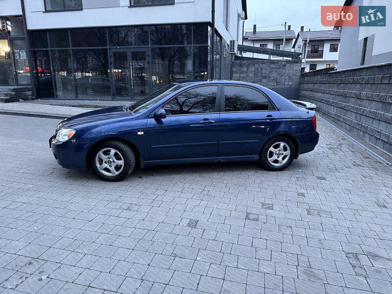 Седан Kia Cerato 2006 в Ровно
