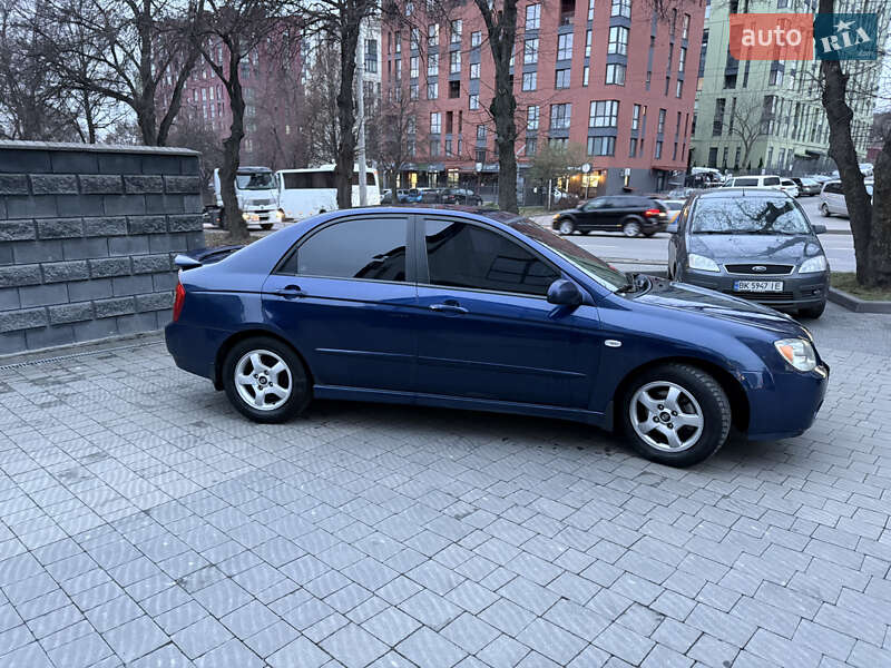 Седан Kia Cerato 2006 в Ровно