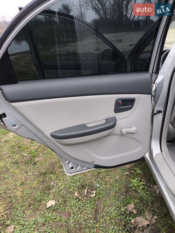 Седан Kia Cerato 2006 в Кобеляках