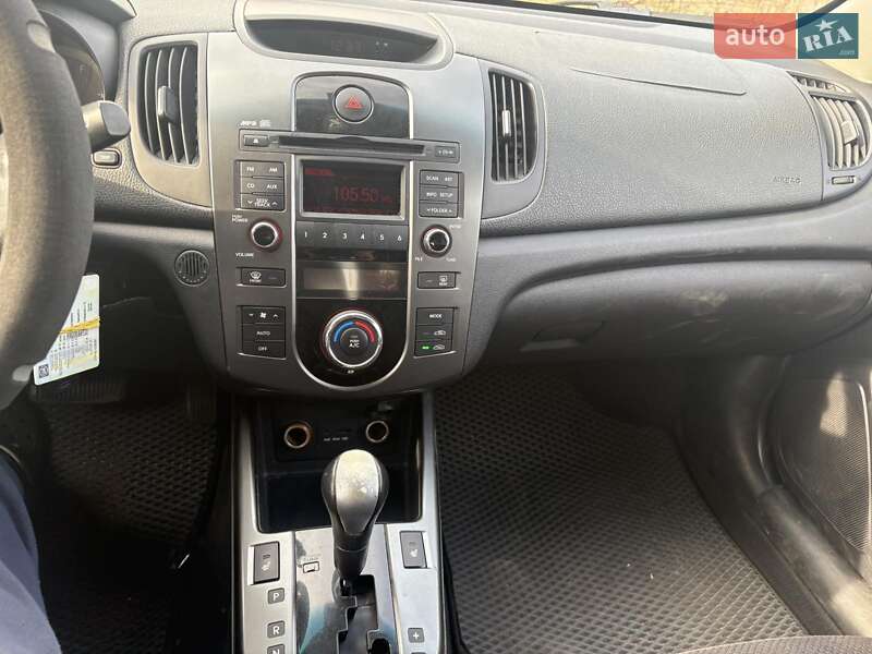 Седан Kia Cerato 2010 в Киеве