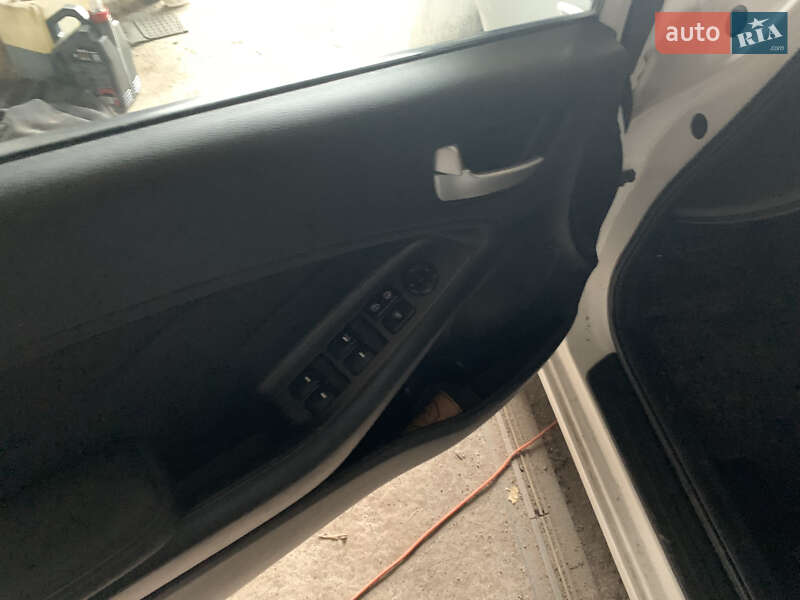 Седан Kia Cerato 2013 в Києві