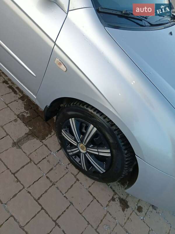 Седан Kia Cerato 2005 в Ужгороді