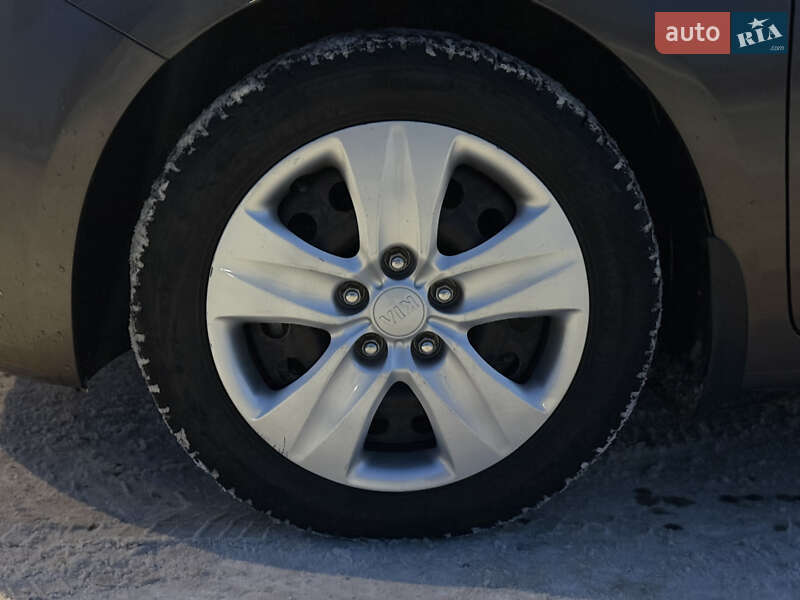 Седан Kia Cerato 2014 в Києві