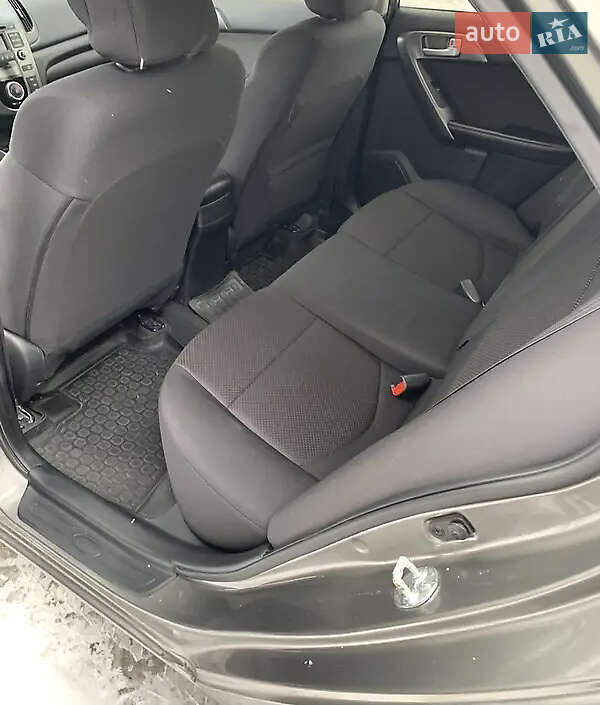 Седан Kia Cerato 2010 в Киеве