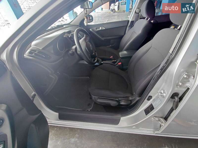 Седан Kia Cerato 2012 в Львове