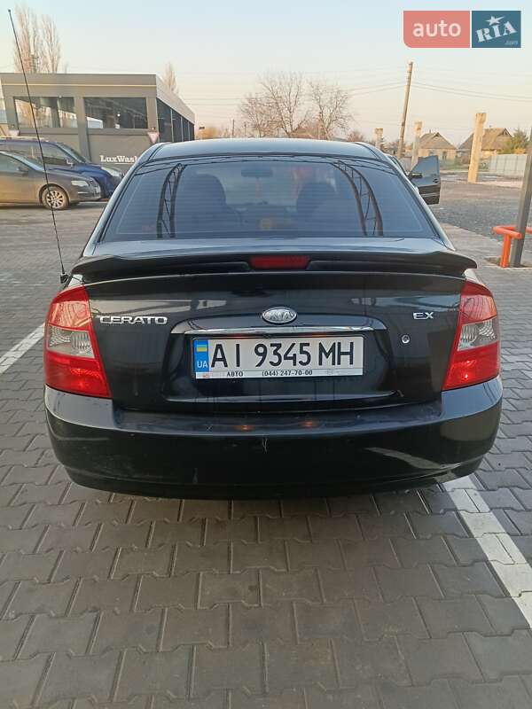 Седан Kia Cerato 2006 в Новом Буге
