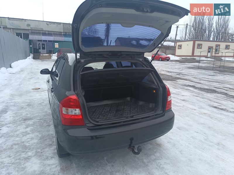 Хэтчбек Kia Cerato 2006 в Обухове