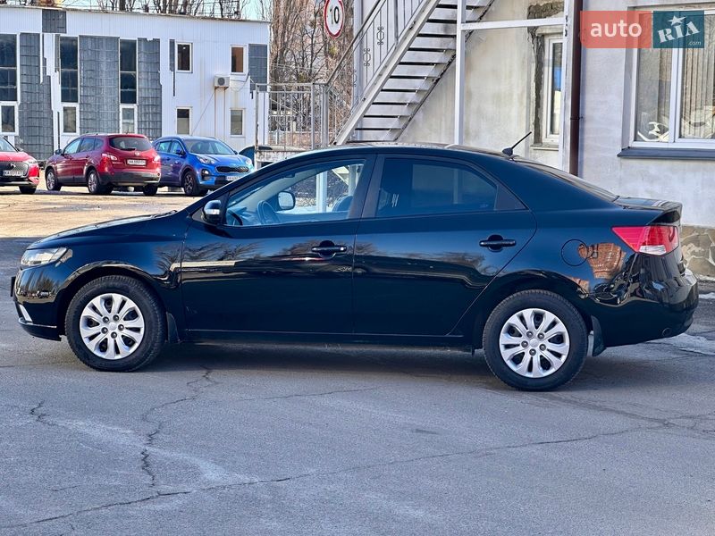 Седан Kia Cerato 2009 в Киеве