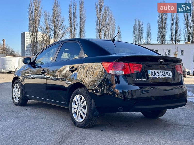Седан Kia Cerato 2009 в Киеве