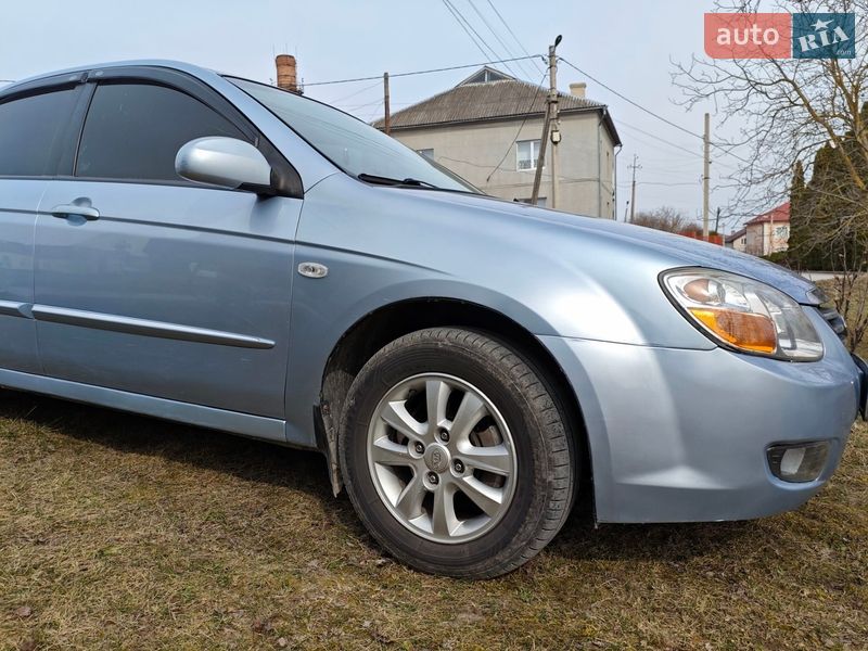Седан Kia Cerato 2007 в Гусятине