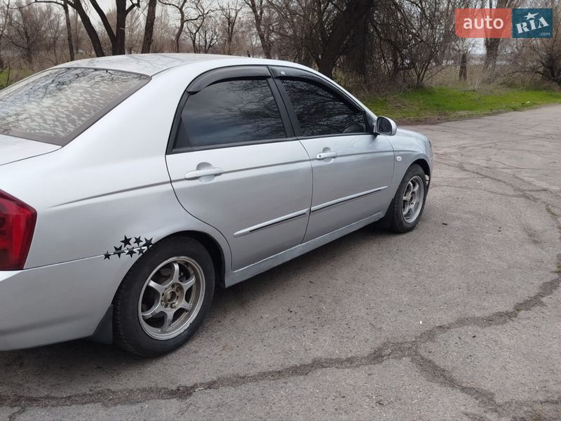 Седан Kia Cerato 2006 в Каменском