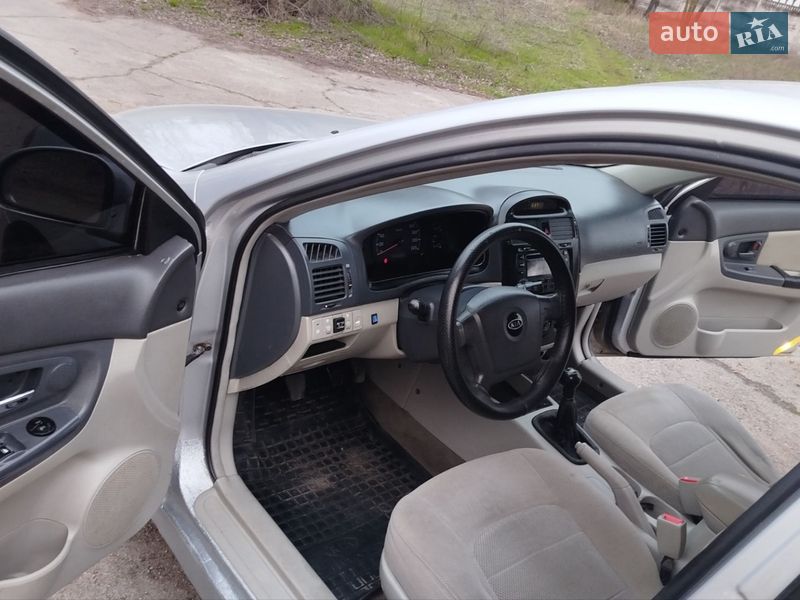 Седан Kia Cerato 2006 в Каменском