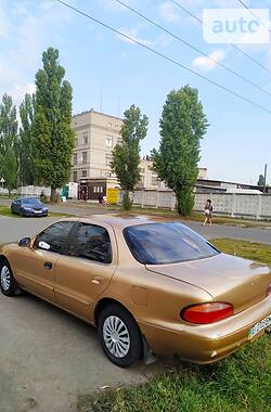 Седан Kia Clarus 1997 в Киеве