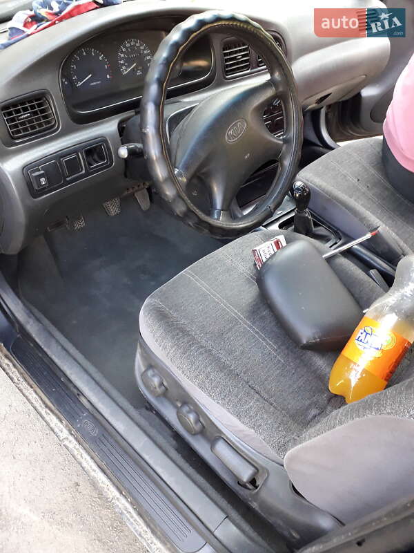 Седан Kia Clarus 1998 в Запорожье
