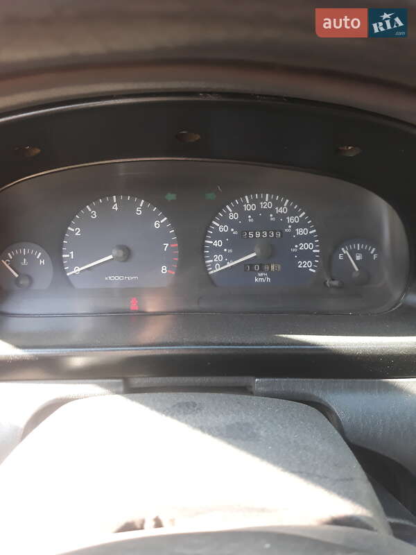 Седан Kia Clarus 1998 в Запорожье