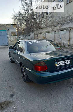 Седан Kia Clarus 2000 в 