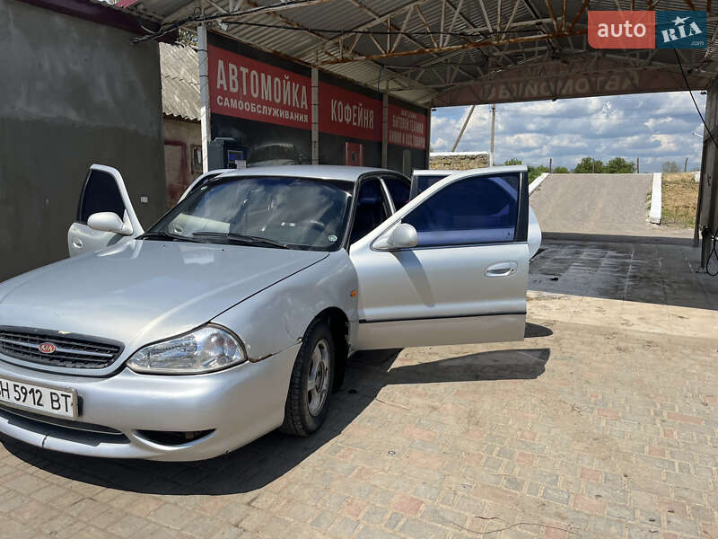 Седан Kia Clarus 2000 в Болграде