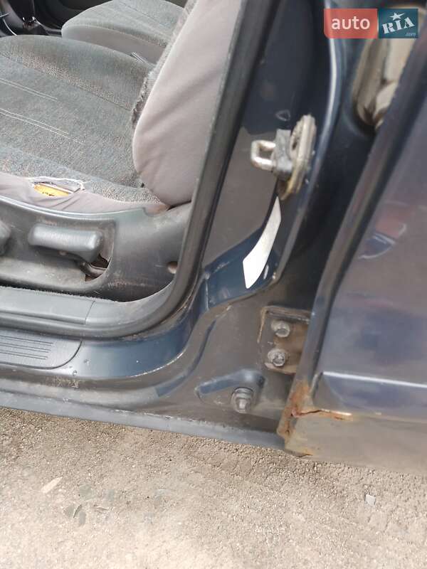 Седан Kia Clarus 1998 в Запорожье
